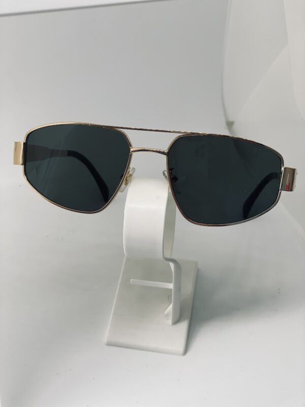 Ceknie güneş gözlüğü