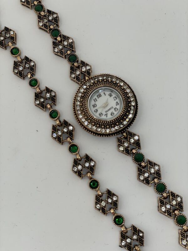 Yeşil taşlı vintage saat