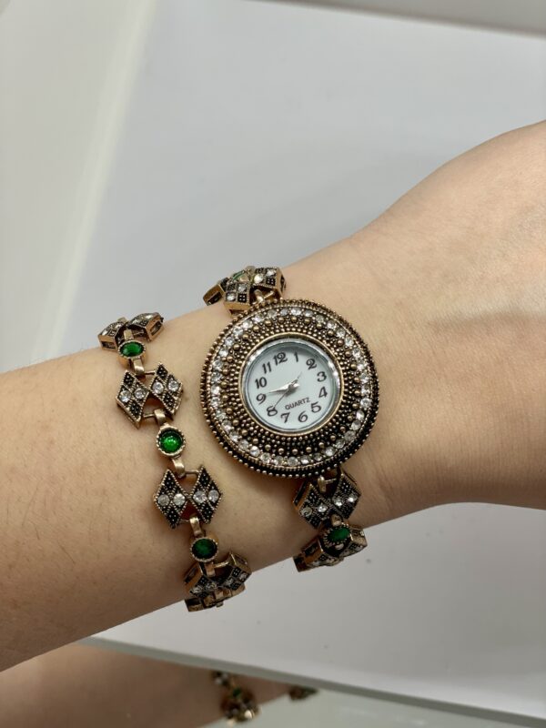 Yeşil taşlı vintage saat